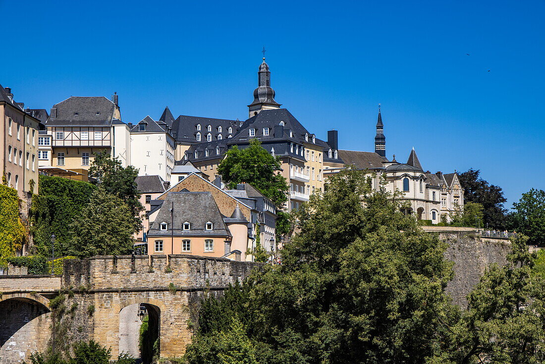  View of the city of Luxembourg from the wall above the Grund district, Luxembourg, Luxembourg, Europe 