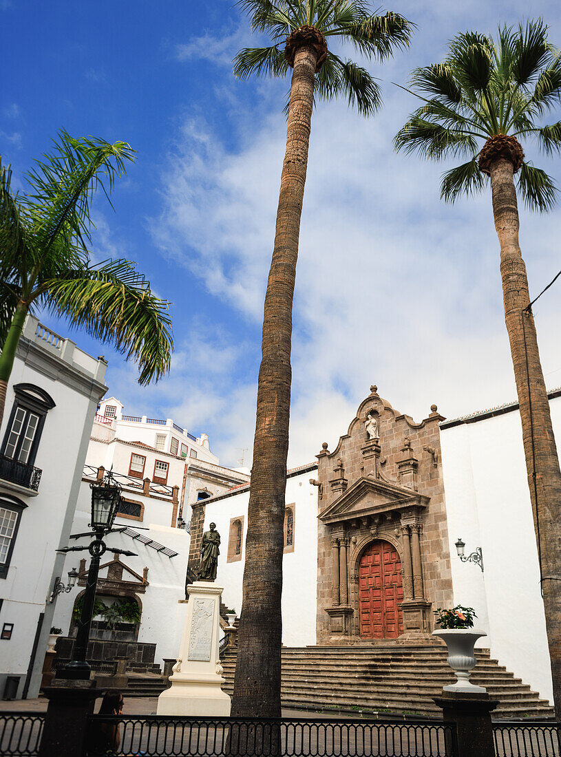  Images of the port city of Santa Cruz de La Palma on the Canary Island of La Palma, Spain. The images show the city center, views of the city and flower-decorated streets. 