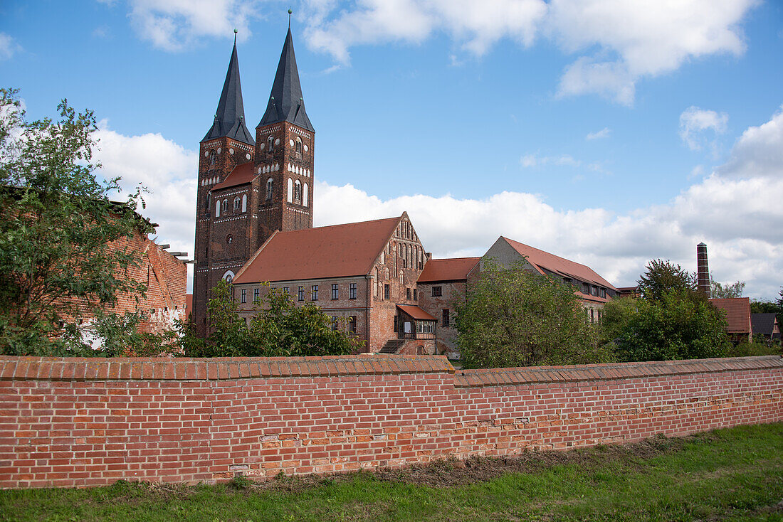 Kloster Jerichow, gilt als ältester Backsteinbau in Norddeutschland, Jerichow, Sachsen-Anhalt, Deutschland