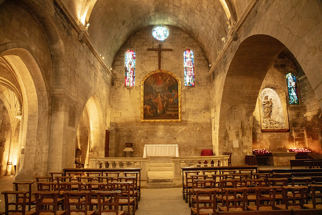  Saint Vincent Catholic Church, Les Baux de Provence, Provence-Alpes-Côte d&#39;Azur, France 