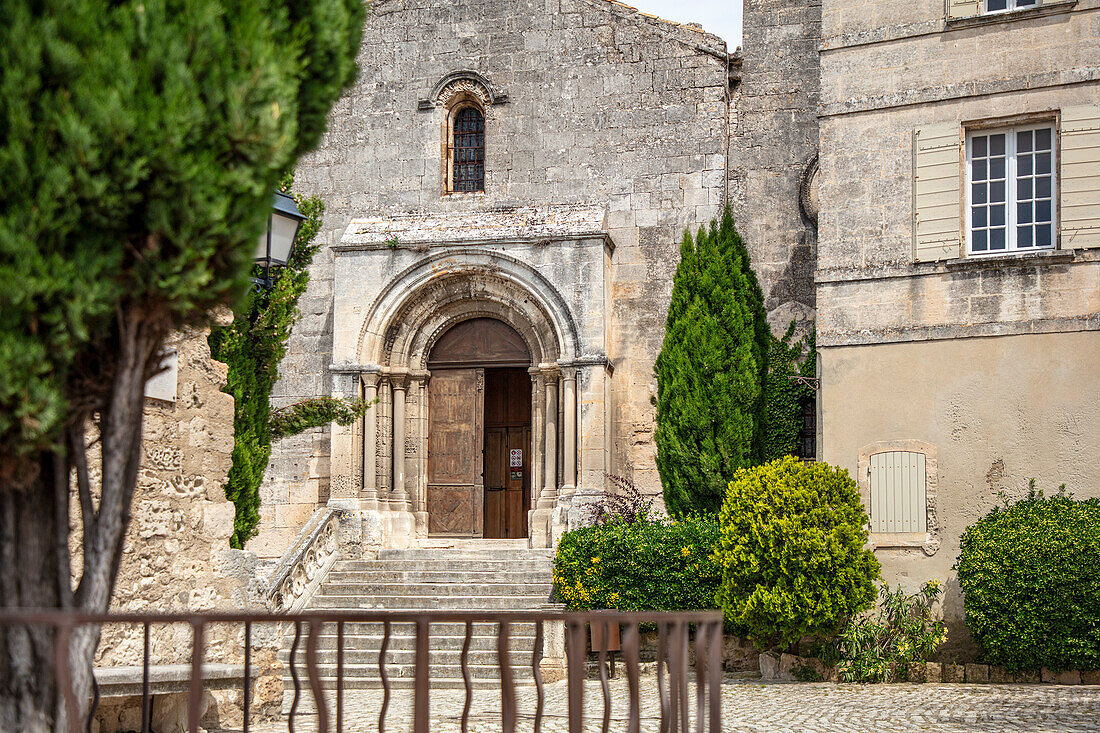  Saint Vincent Catholic Church, Les Baux de Provence, Provence-Alpes-Côte d&#39;Azur, France 