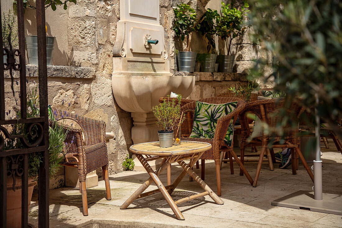  Inviting courtyard design in Les Baux de Provence, Provence-Alpes-Côte d&#39;Azur, France 