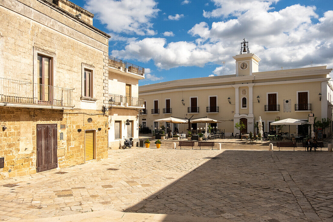  Piazza IV Novembre in Mesagne, Apulien, Italien. 