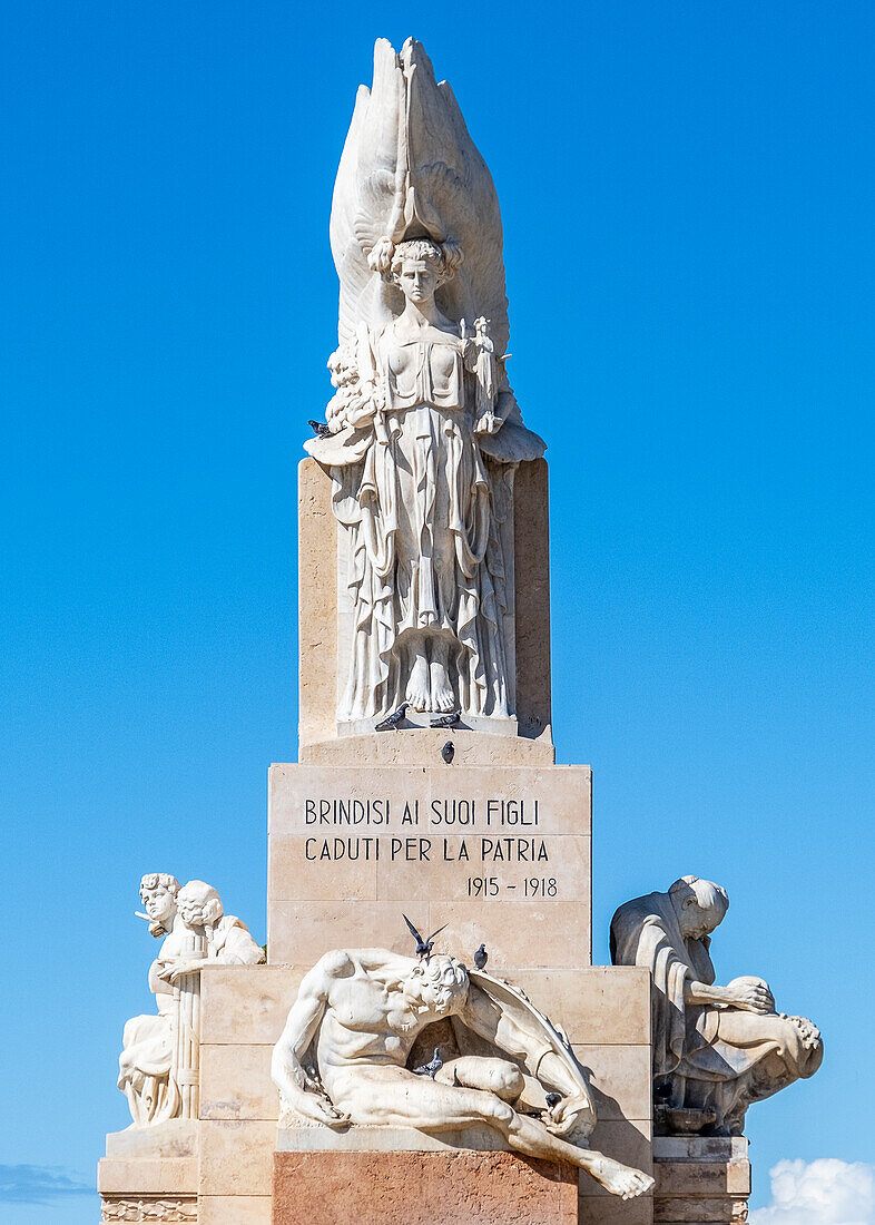 Denkmal für die Gefallenen des Ersten Weltkriegs (Monumento ai Caduti d'Italia) in Brindisi, Apulien, Italien.