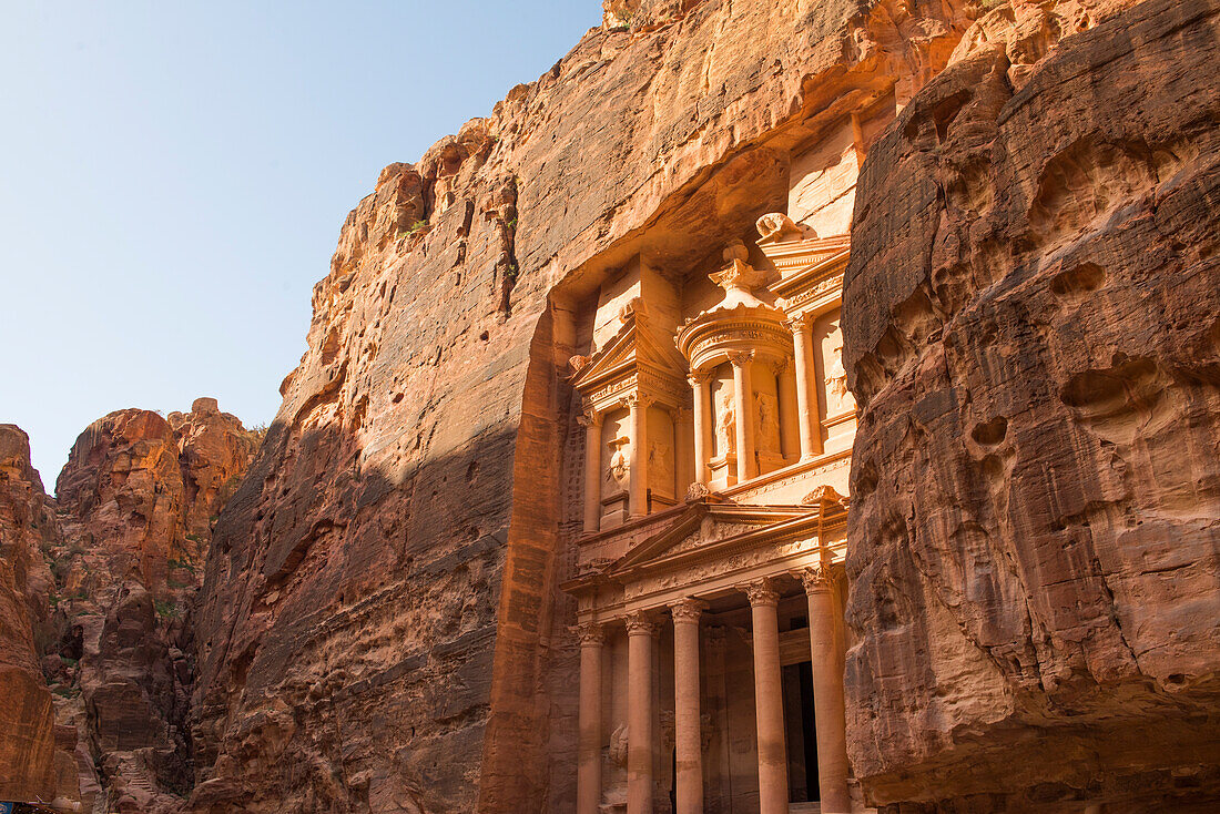 Al-Khasneh (treasory of the pharaoh), the iconic tomb of the Historic and archaeological Nabataean city of Petra, UNESCO World Heritage Site, Jordan, Near East, Southern Levant, West Asia