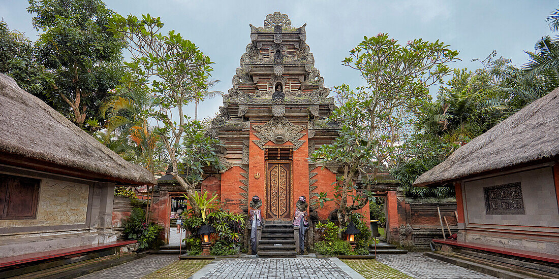  Gebäude des Puri Saren Agung, auch bekannt als Ubud-Palast. Ubud, Bali, Indonesien. 