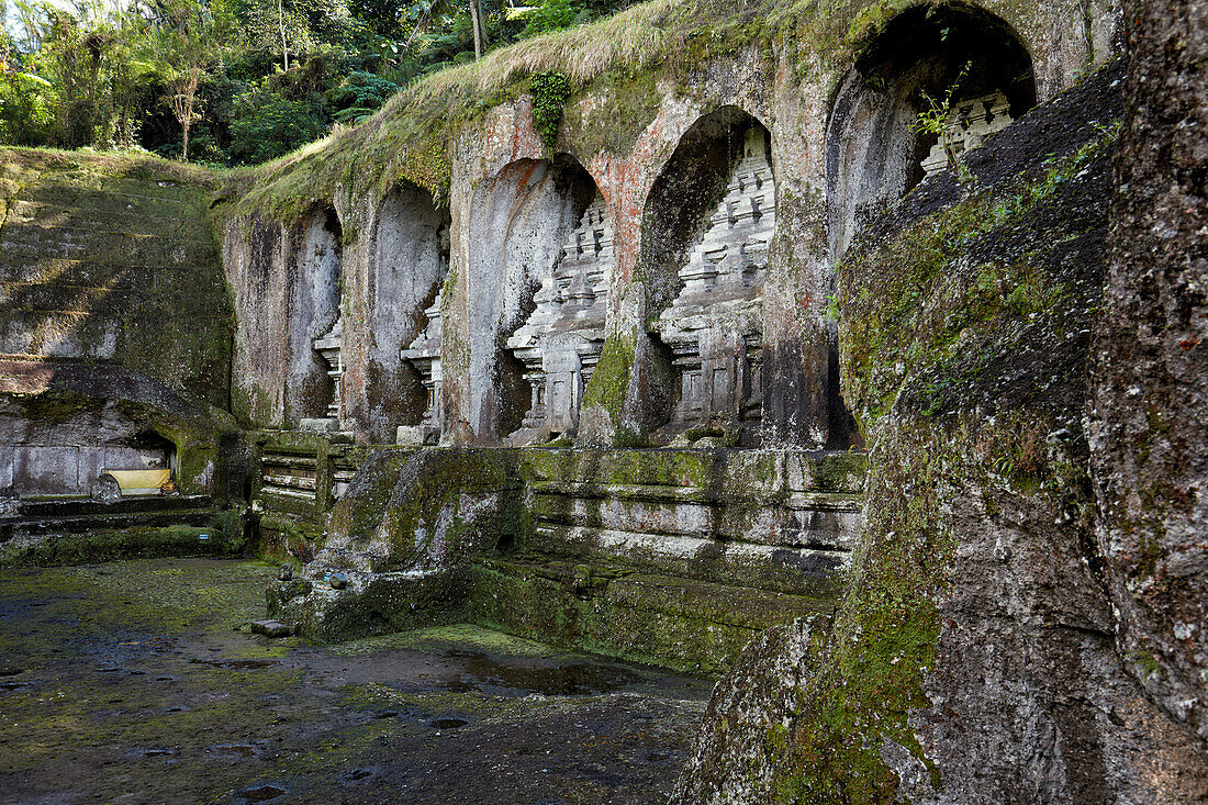  In den Fels gehauene Bauwerke im Gunung Kawi, Tempel- und Grabkomplex aus dem 11. Jahrhundert. Tampaksiring, Bali, Indonesien. 