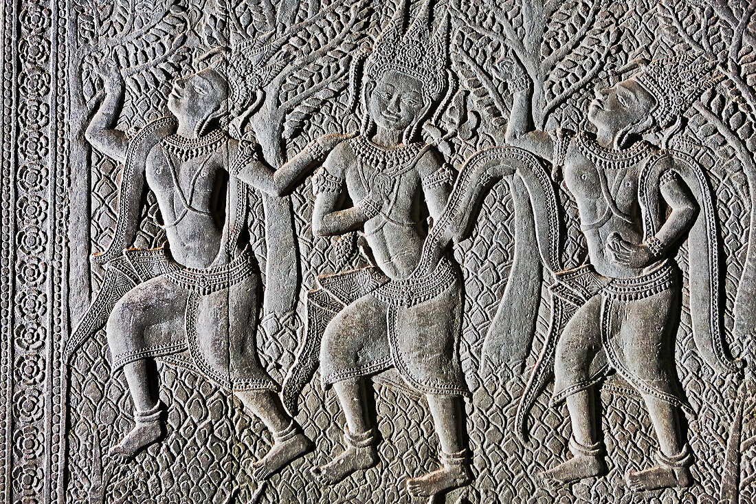 Bas-relief depicting apsaras (mythical celestial dancers) in the Angkor Wat temple complex. Angkor Archaeological Park, Siem Reap Province, Cambodia.