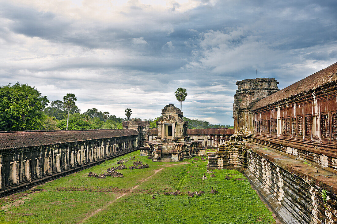  Außenansicht des Tempels Angkor Wat. Archäologischer Park Angkor, Provinz Siem Reap, Kambodscha. 