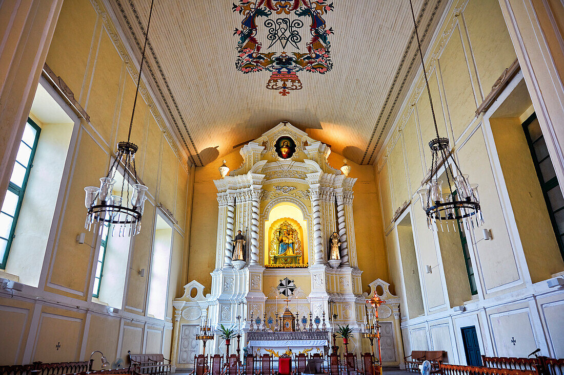 Der Hochaltar in der St.-Dominik-Kirche, Macau, China.