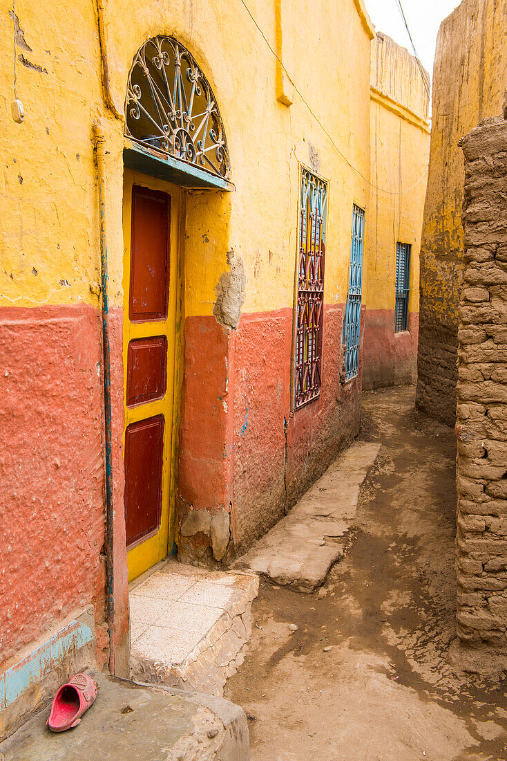 Nubian village on Elephantine Island on the Nile, Aswan, Egypt, Northeastern  Africa