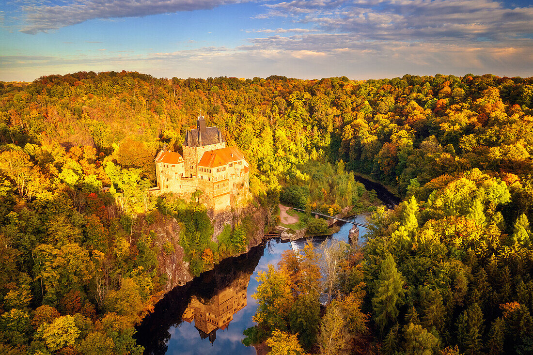 Herbst, Luftaufnahme, Berge, Wald, Burg, Kriebstein, Sachsen, Deutschland, Europa