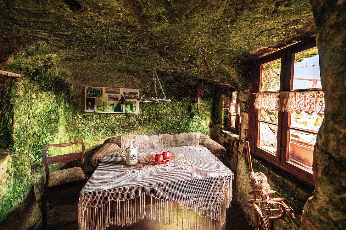  Cave dwelling, Halberstadt, Hobbit, Lord of the Rings, Legendary, Halberstadt, Harz, Saxony-Anhalt, Germany, Europe 