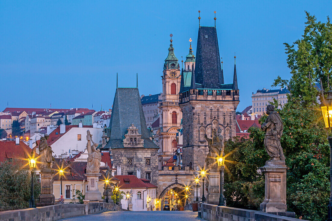  Charles Bridge and Lesser Town Bridge Tower in the early morning, St. Nicholas Church, Vltava River, Lesser Town, Prague, Czech Republic, Europe 