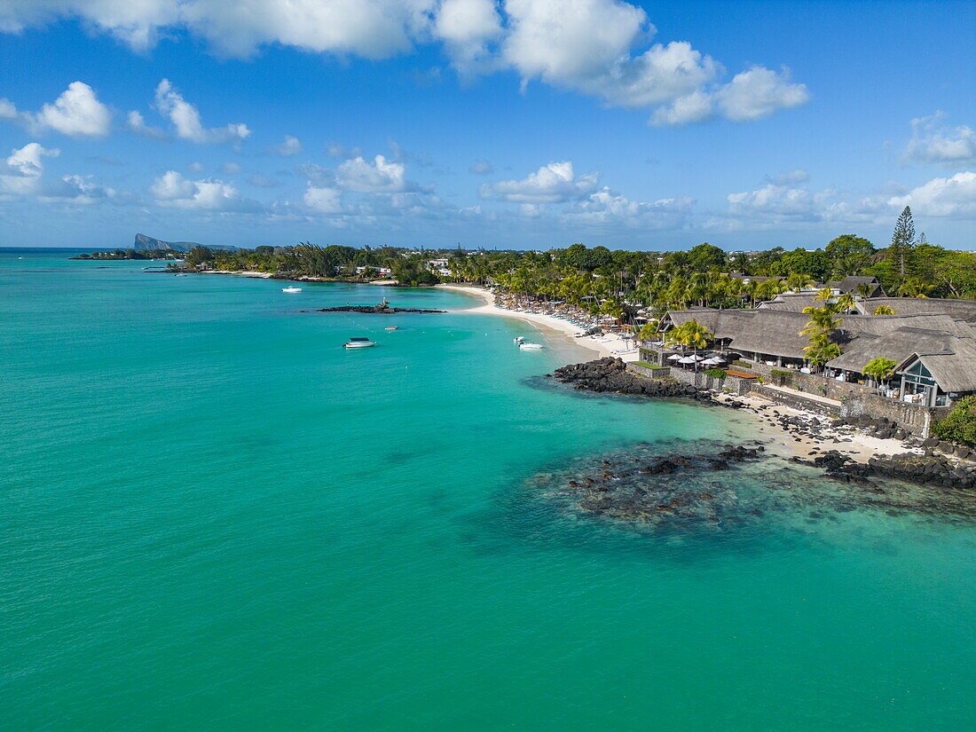 Luftaufnahme von Lagune und Strand im Royal Palms Beachcomber Luxury Resorts, Grand Baie, Rivière du Rempart, Insel Mauritius, Indischer Ozean