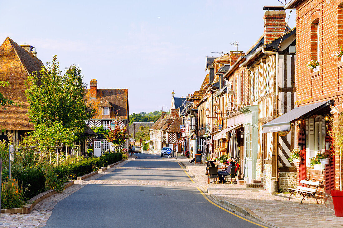  Main street at the market square with half-timbered houses and half-timbered market hall in Beuvron-en-Auge in the Pays d&#39;Auge in the Calvados department in the Normandy region of France 