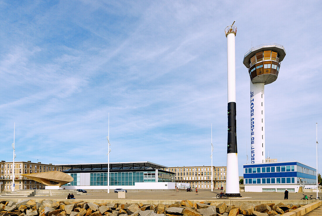  Port control tower Sémaphore (Semaphore) and art museum Musée Malraux (MuMA) in Le Havre on the Alabaster Coast (Côte d&#39;Albatre, Cote d&#39;Albatre) in the Seine-Maritime department in the Normandy region of France 