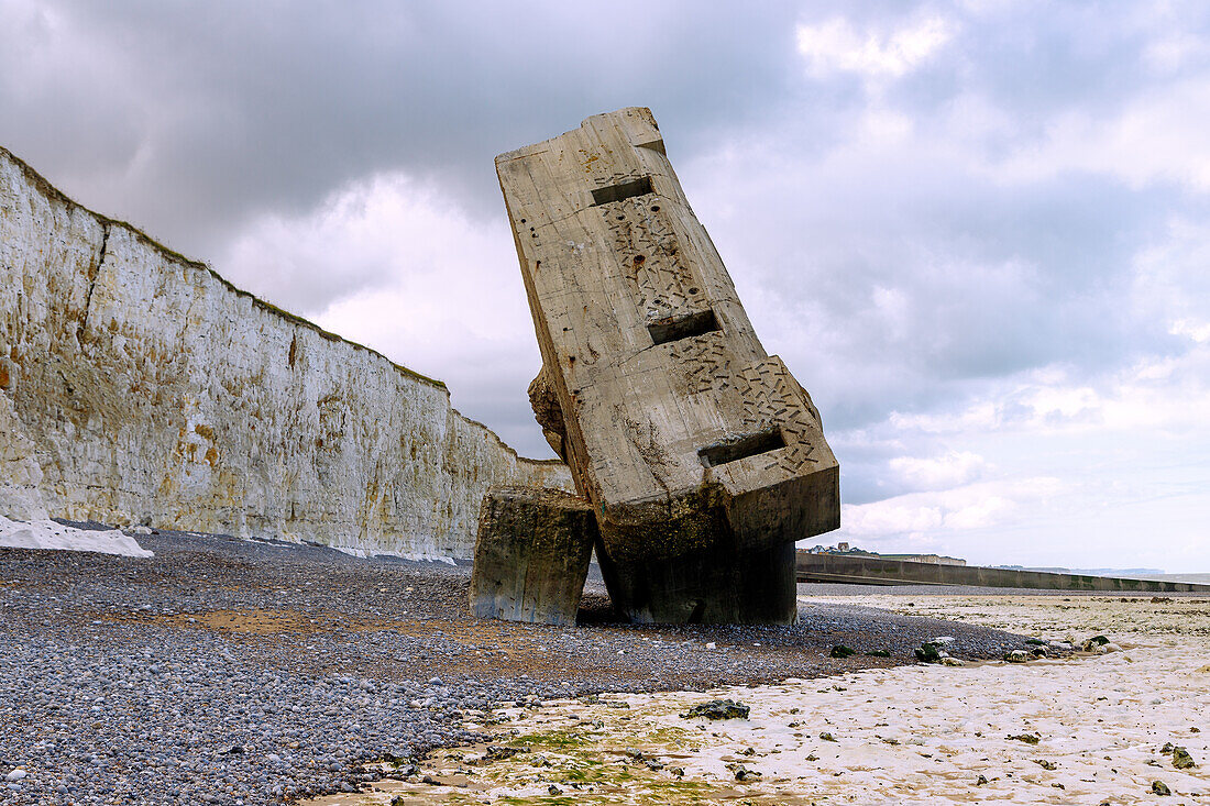  Bunker Vertical (Bunker tombé) near Sainte-Marguerite-sur-Mer, on the Alabaster Coast (Côte d&#39;Albâtre, Cote d&#39;Albatre) in the Seine-Maritime department in the Normandy region of France 