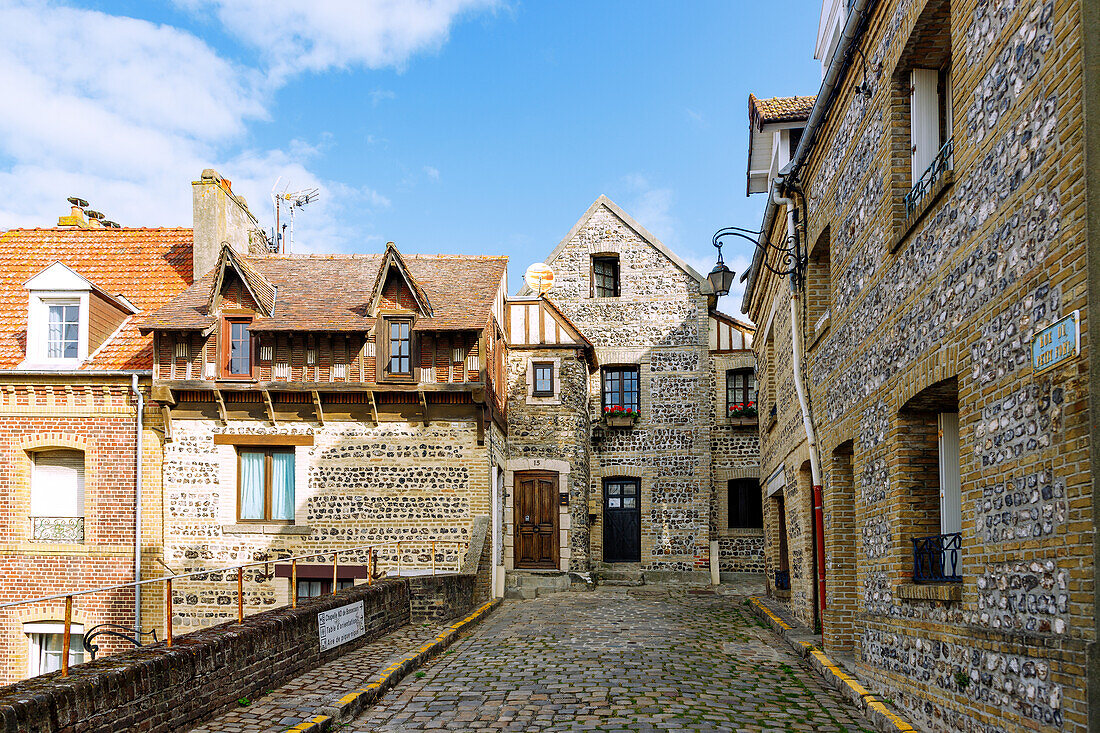  Old town district Quartier Le Pollet in Dieppe on the Alabaster Coast (Côte d&#39;Albâtre, Cote d&#39;Albatre) in the Seine-Maritime department in the Normandy region of France 