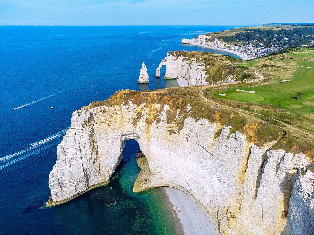  Chalk cliffs with rock arch La Manneporte, rock needle l&#39;Aiguille, rock arch La Porte d&#39;Aval, city view of Etretat (Étretat) and rock arch La Falasie d&#39;Aumont at high tide on the Alabaster Coast (Côte d&#39;Albâtre, Cote d&#39;Albatre) in the Seine-Maritime department in the Normandy region of France 