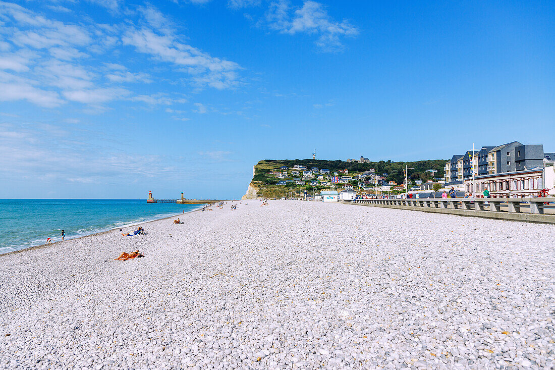  Pebble beach, harbour entrance and view of the Chapelle Notre-Dame de Salut on the chalk cliffs in Fécamp (Fecamp) on the Alabaster Coast, (Côte d&#39;Albatre, Cote d&#39;Albatre) in Normandy in France 