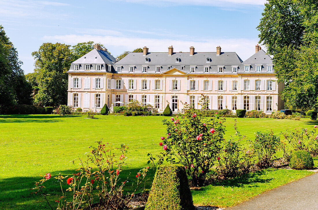 Schloss Châteu de Sassetot (Chateau de Sissi) in Sassetot-le-Mauconduit an der Alabasterküste (Côte d'Albâtre, Cote d'Albatre) im Département Seine-Maritime in der Region Normandie in Frankreich