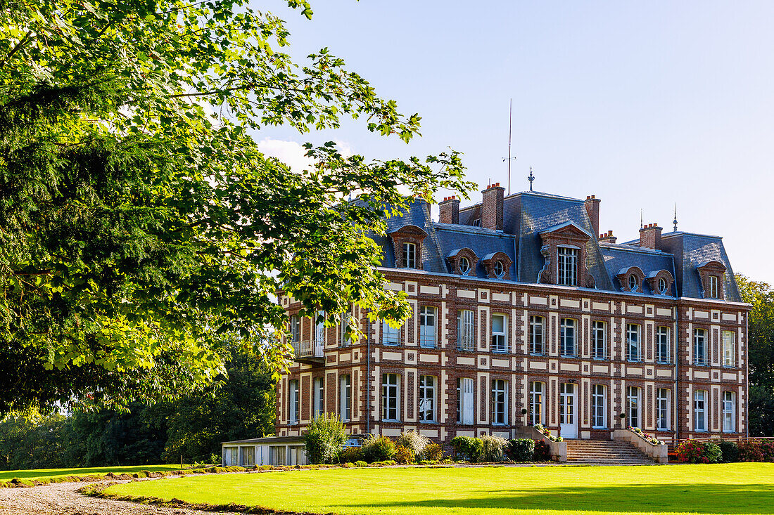  Castle (Château de Varengeville-sur-Mer) in Varengeville-sur-Mer overlooking the Alabaster Coast (Côte d&#39;Albâtre, Cote d&#39;Albatre) in the Seine-Maritime department in the Normandy region of France 