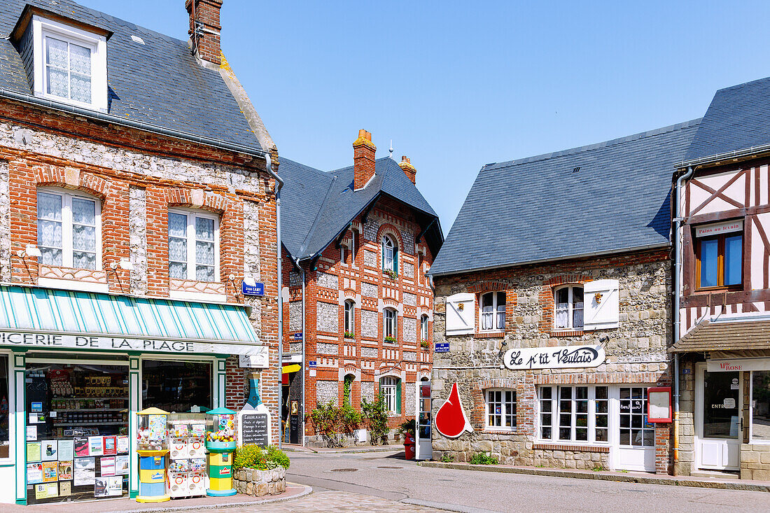  Square in Veules-les-Rose on the Alabaster Coast (Côte d&#39;Albâtre, Cote d&#39;Albatre) in the Seine-Maritime department in the Normandy region of France 