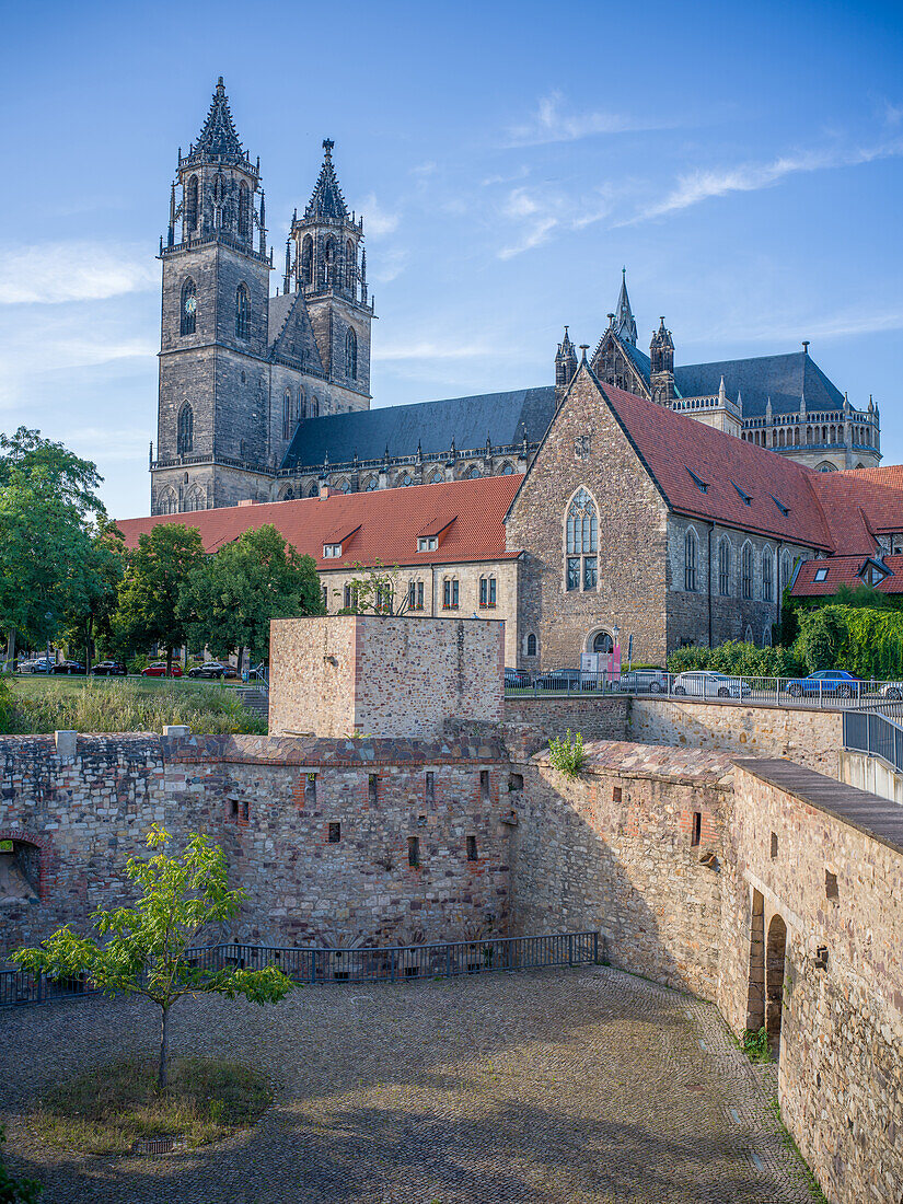  Magdeburg Cathedral and Cleve Bastion, Magdeburg, Saxony-Anhalt, Central Germany, Germany, Europe 