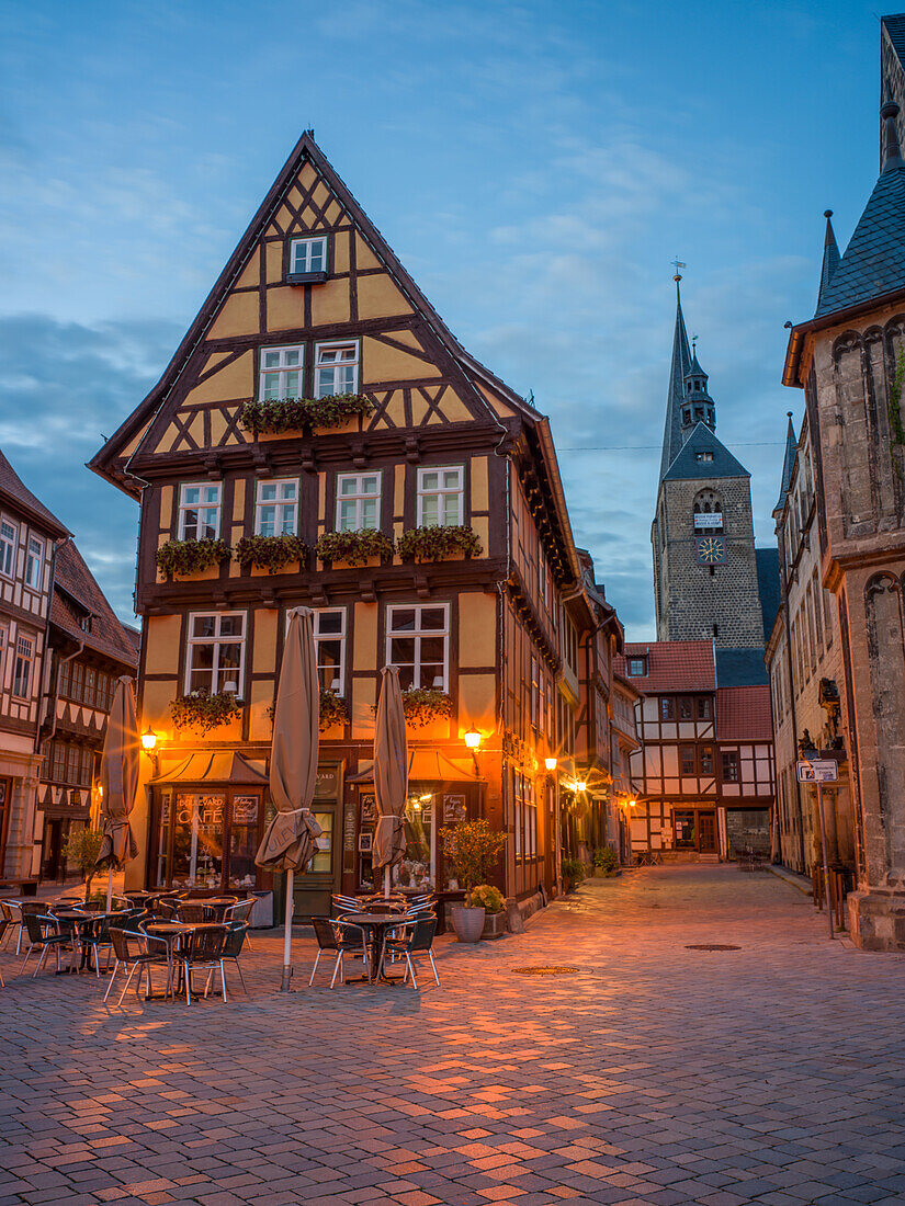 Marktplatz bei Dämmerung, Welterbestadt Quedlinburg, Harz, Sachsen-Anhalt, Mitteldeutschland, Deutschland, Europa