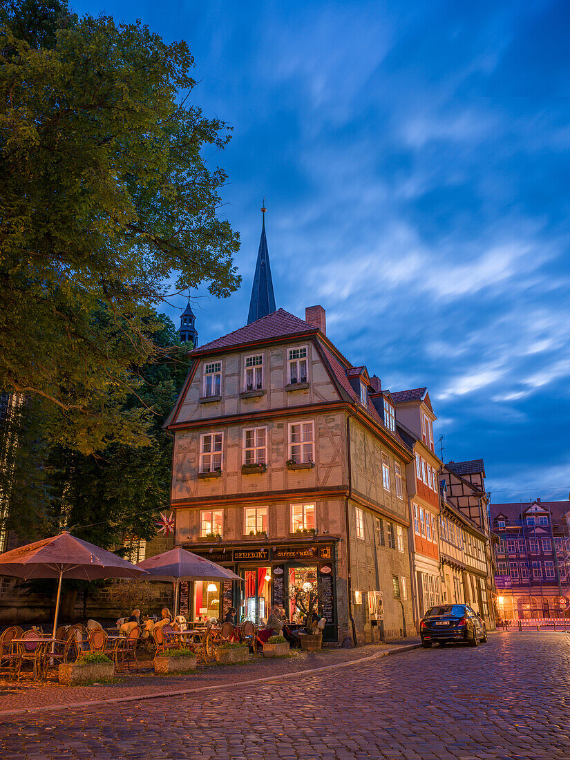  Kornmarkt at night, World Heritage City of Quedlinburg, Harz, Saxony-Anhalt, Central Germany, Germany, Europe 