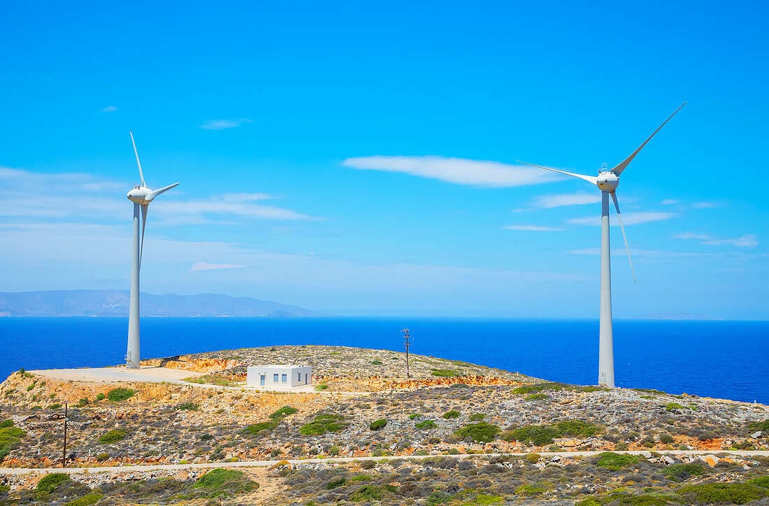  Windturbinen, Insel Sifnos, Kykladen, Griechenland  