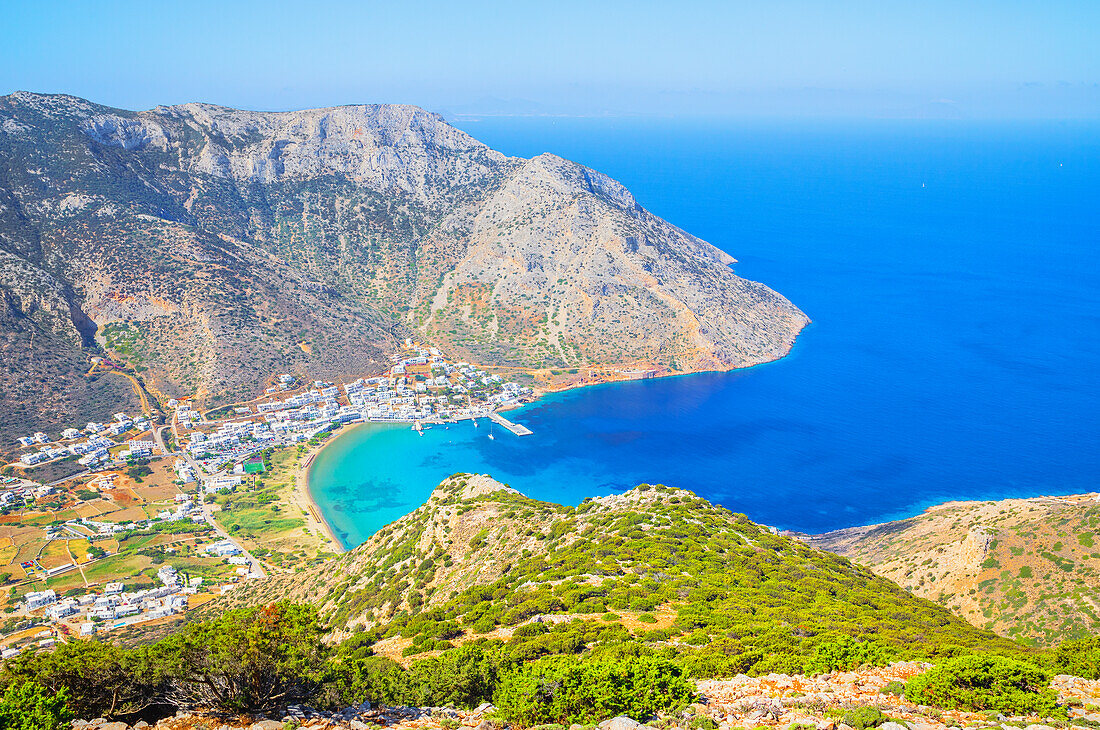  Hafen von Kamares, erhöhte Ansicht, Kamares, Insel Sifnos, Kykladen, Griechenland 