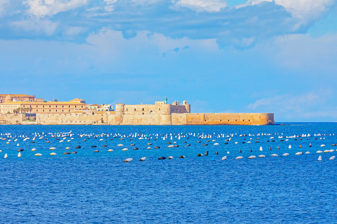  Blick auf die Insel Ortygia, Syrakus, Sizilien, Italien 