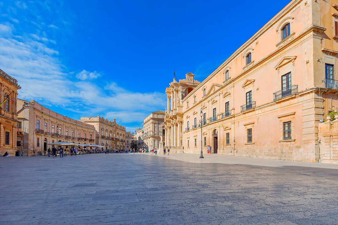 Piazza Duomo, Ortygia, Syracuse, Sicily, Italy