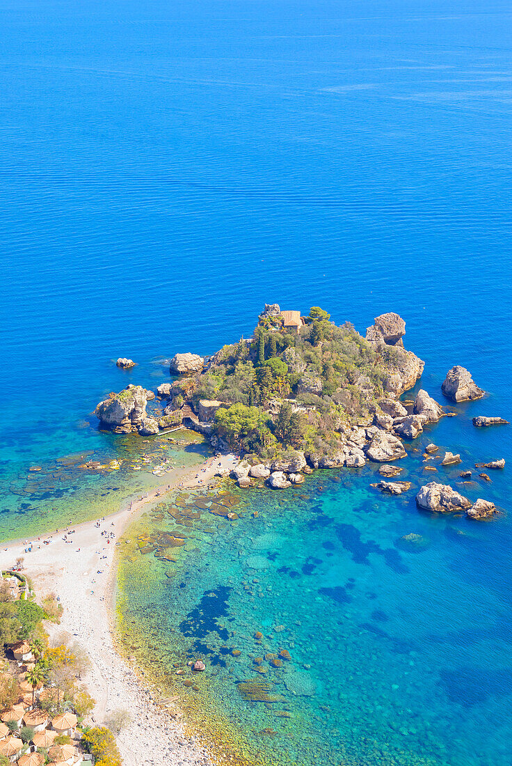  Isola Bella, erhöhte Ansicht, Taormina, Sizilien, Italien 