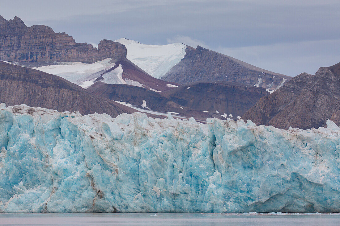  Kongsbreen glacier, Kongsfjord, Svalbard, Norway 