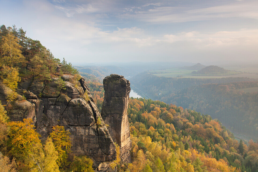  View of the Devil&#39;s Tower on the Elbe, Elbe Sandstone Mountains, Saxon Switzerland National Park, Saxony, Germany 