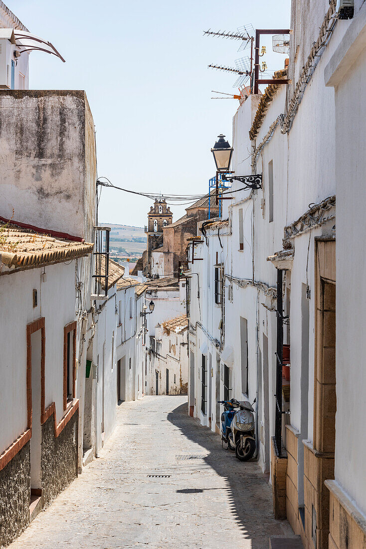 Gasse in Arcos de la Frontera, Provinz Andalusien, Spanien