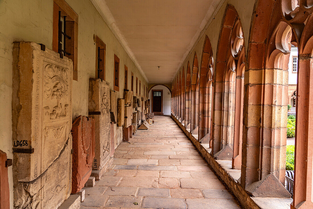 Kreuzgang ehemaliges Augustinerkloster Landau in der Pfalz, Rheinland-Pfalz, Deutschland