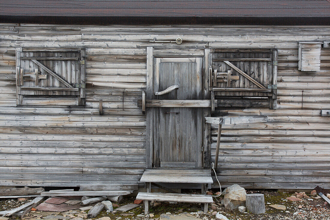  Remains of an old Swedish research station in Kinnvika, Murchisonfjord, Spitsbergen 