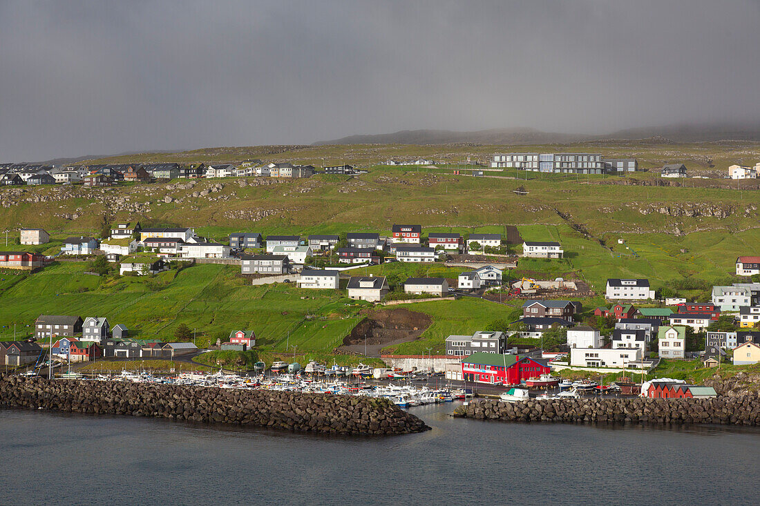 Blick auf den Ort Torshavn, Färöer Inseln