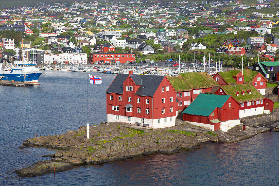 Blick auf die Halbinsel Tinganes mit dem Sitz der Landesregierung, Torshavn, Färöer Inseln