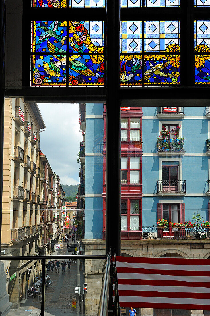  Buntglasfenster der Markthalle von La Ribera, Erribera Straße, Casco Viejo, Bilbao, Provinz Biscaya, Baskenland, Spanien, Europa 