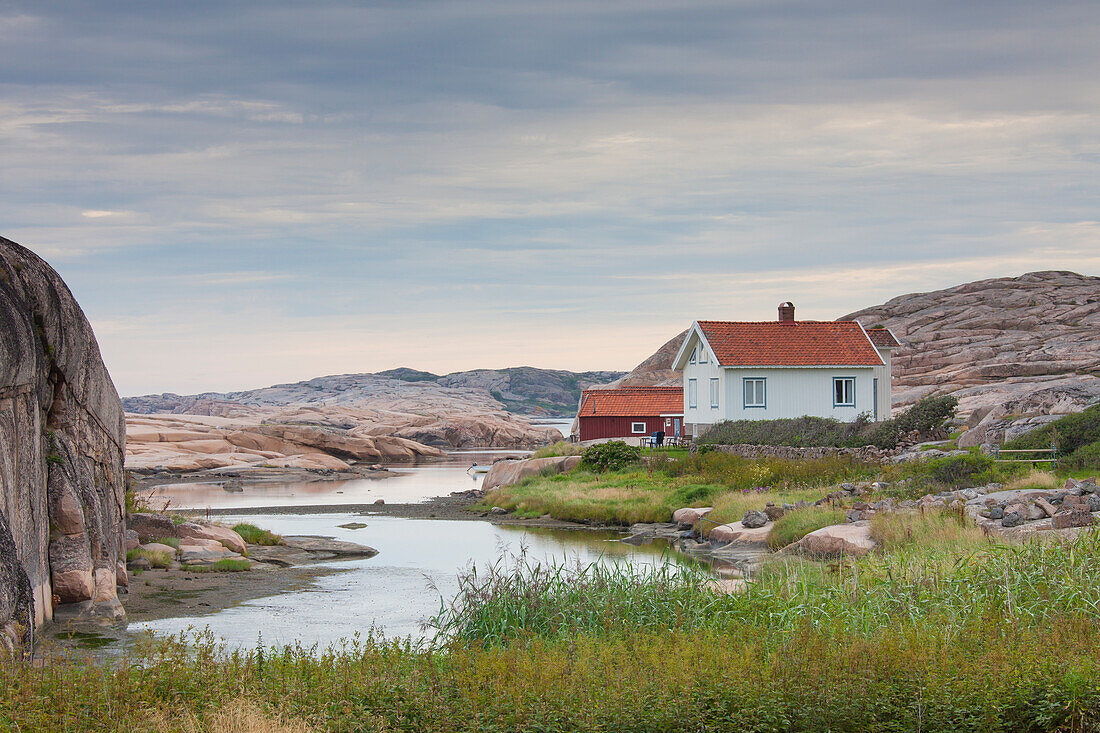 Holzhütten an der Schärenküste, Ramsvik, Bohuslän. Schweden