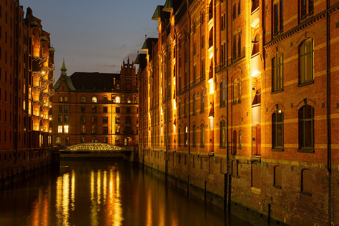  View of the Wandrahmsfleet in the evening, Speicherstadt, Hanseatic City of Hamburg, Germany 