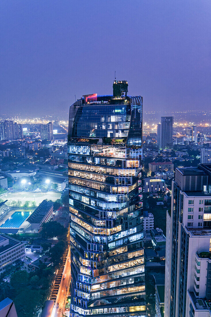  View from the Octave Rooftop Bar to the Tichuca Rooftop Bar on the 46th floor of the T‑One Building.T-One building, Top floor Tichuca Rooftop bar, Bangkok Skyline, View from Octave sky bar, Sukhumvit 40, WeWork coworking Space, Bangkok, Thailand 