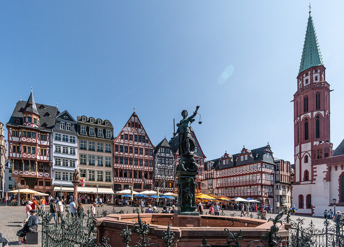  Fountain of Justice, Justizia, scales, Römerberg, old town, half-timbered houses, Frankfurt am Main, Hesse, Germany, Europe 