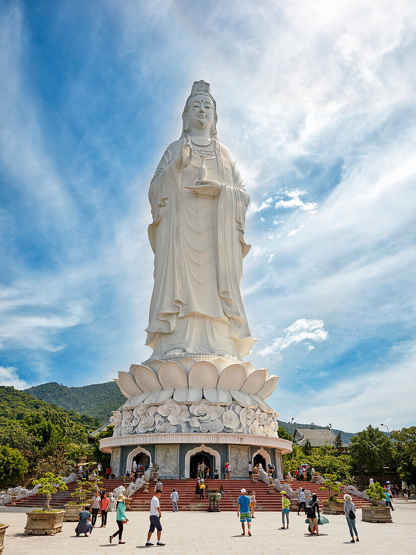  Lady Buddha, eine 67 Meter hohe Statue auf der Halbinsel Son Tra. Da Nang, Vietnam. 