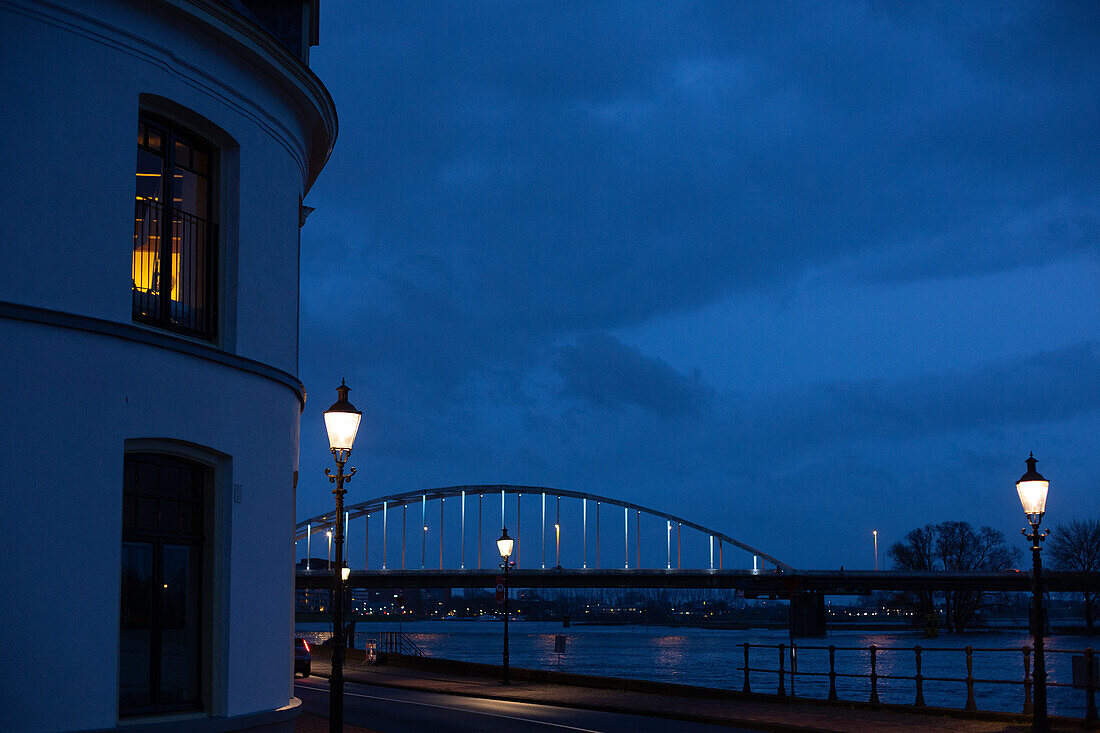 Deventer, Stadtlandschaft, Winter, Blau, Stadtzentrum, Alte Gebäude, Brücke, Wasser, Niederlande